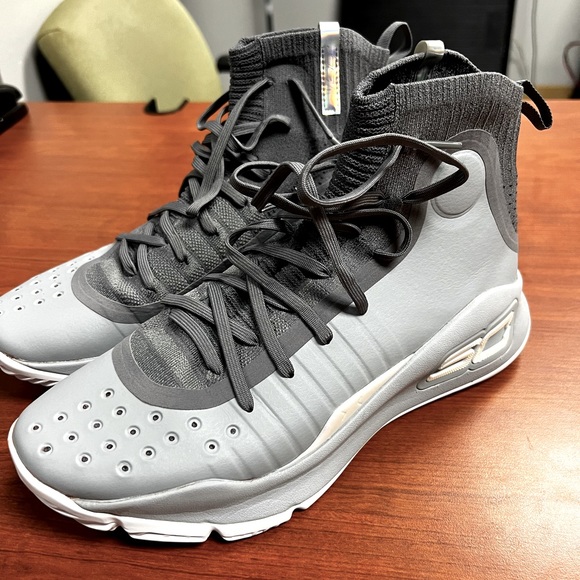 Under Armour Basketball Shoes - Picture 1 of 4